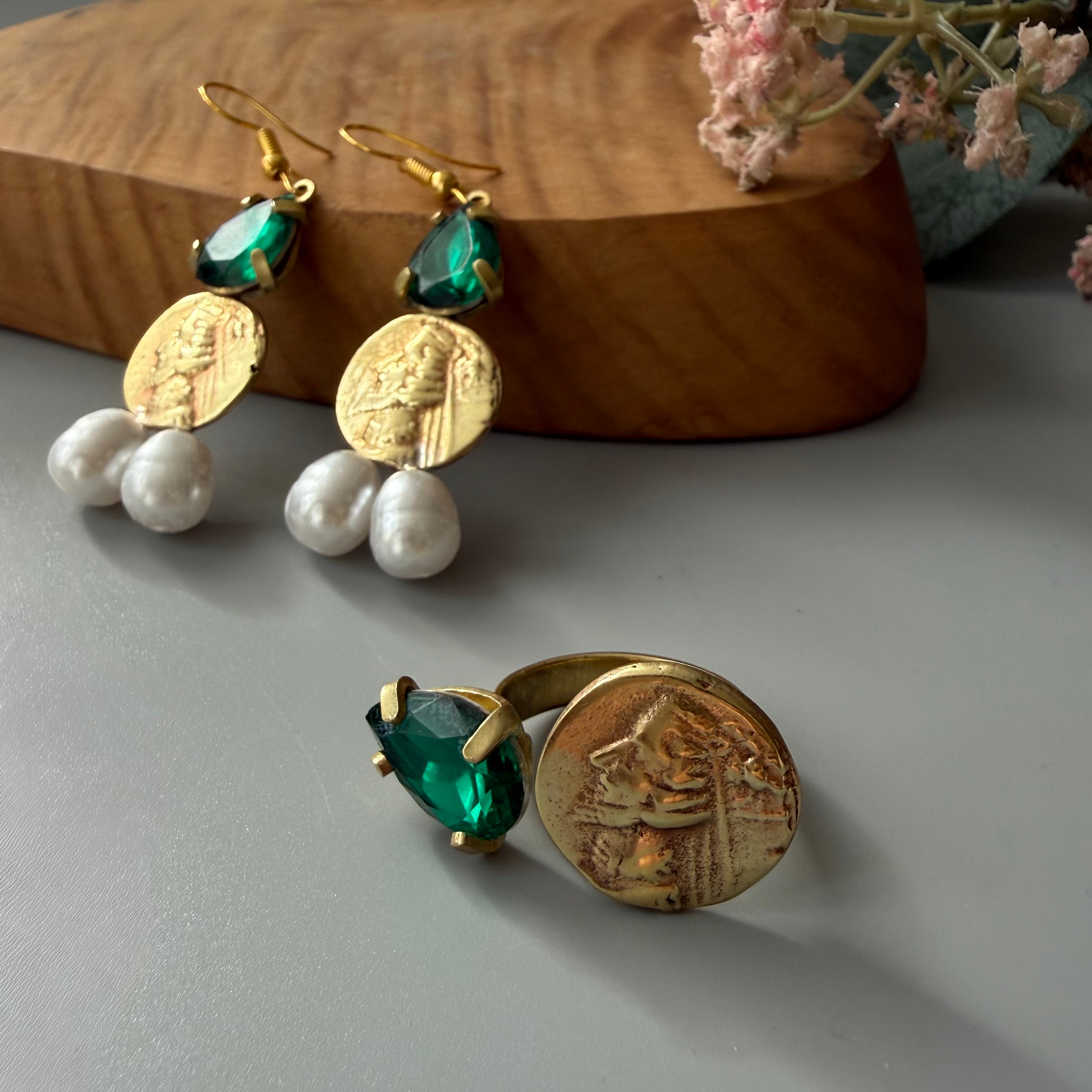 Arsacid Coin Set with Crystal