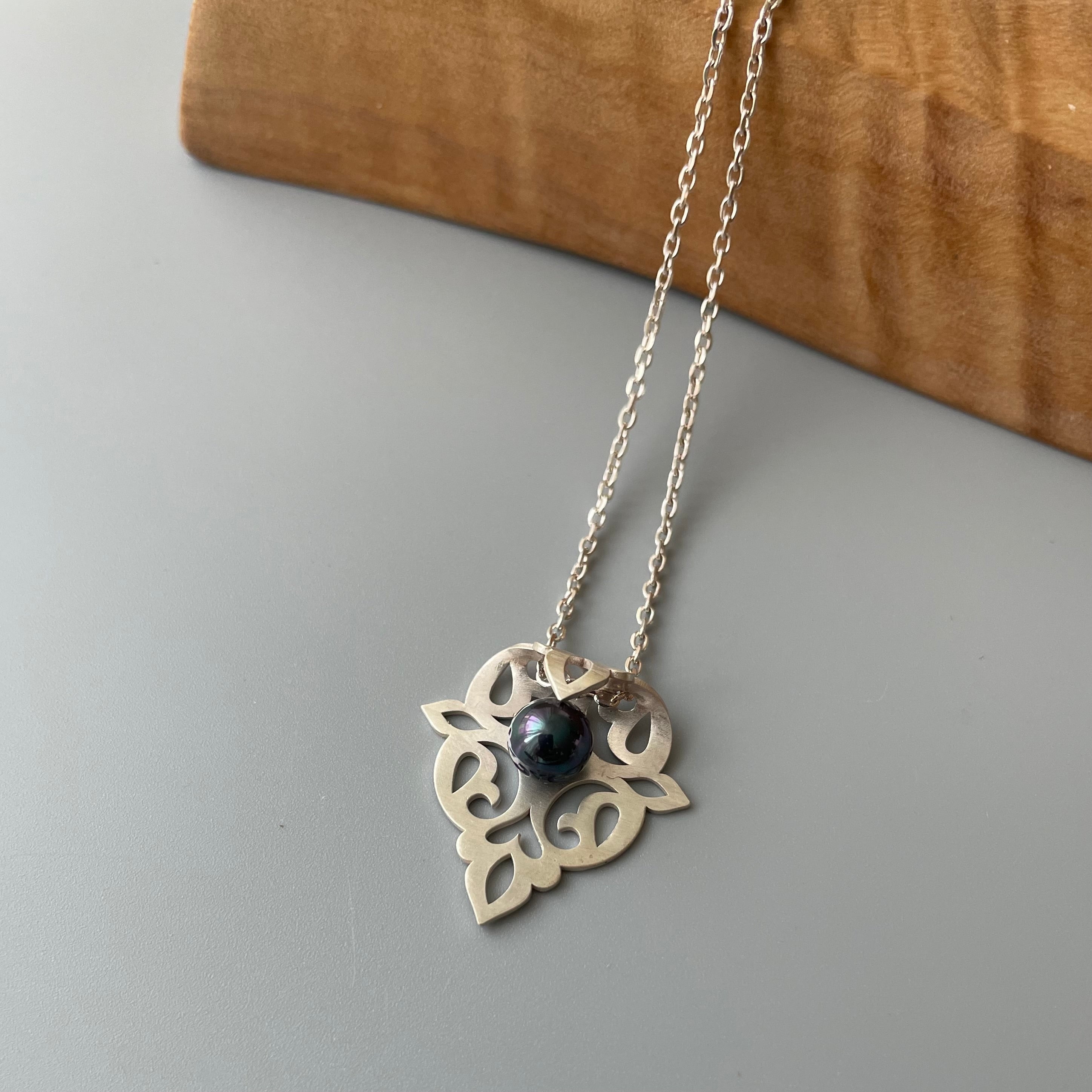 Handmade Persian Minimal Necklace with Black Pearl