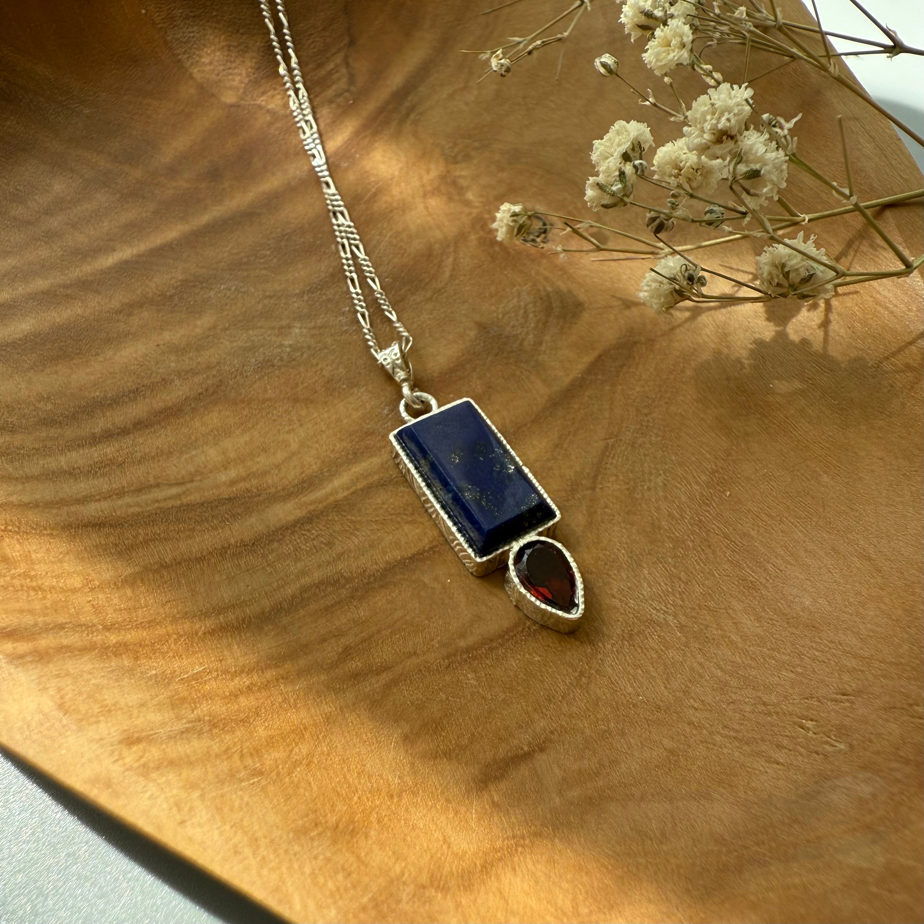 Classic Silver Necklace with Lapis Lazuli Garnet