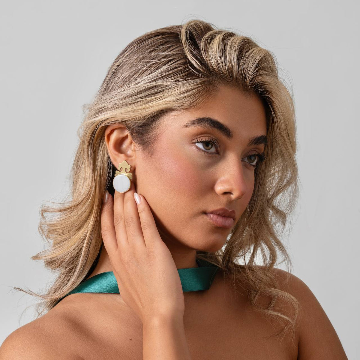 Handmade Brass Minimal Earrings with Shell - AFRA ART GALLERY